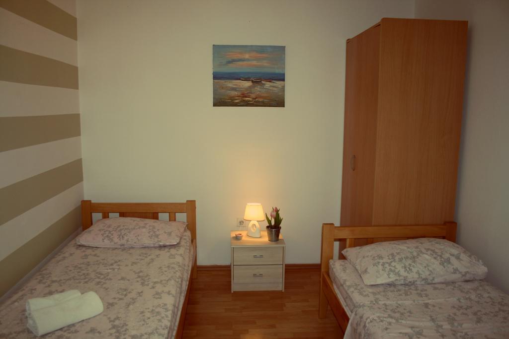 Apartments Jaksic Supetar Exterior photo